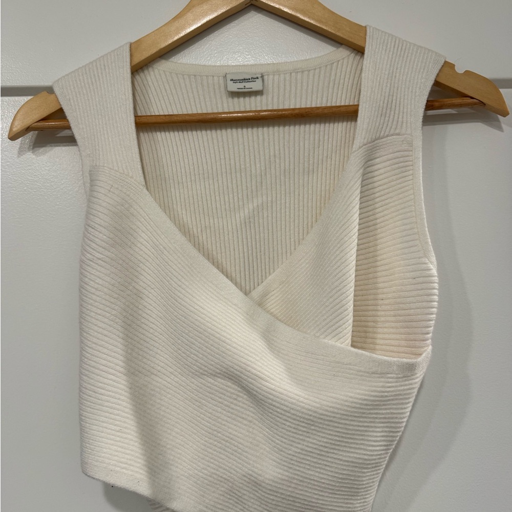 Abercrombie knit cropped wrap sweater top